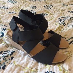 NWOT Me Too black Wedge Sandals, Size 8
